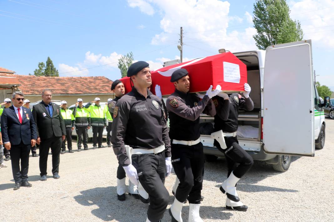 Şehit polis son yolcuğuna uğurlandı. Gözyaşları sel oldu 10